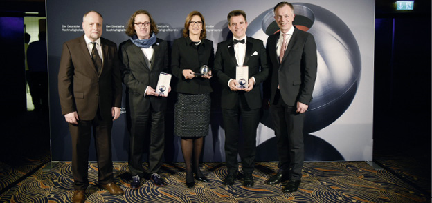 Dr. Burkhard Lehmann (Institut für Bauen und Umwelt), Lars Baumgürtel (ZINQ® Voigt & Schweitzer), Margret Suckale, (BASF), Dr. Uwe Gackstatter (Bosch), Johannes Remmel (NRW-Umweltminister) (v.l.n.r.) Foto: © DNP/Frank Fendler
