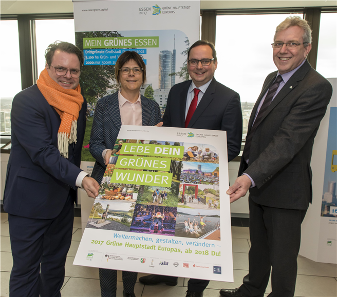 Ralph Kindel, Projektteamleiter der Grünen Hauptstadt Europas – Essen 2017, Simone Raskob, Umwelt-, Bau- und Sportdezernentin und Projektleiterin der Grünen Hauptstadt, Oberbürgermeister Thomas Kufen und Matthias Sinn, Projektteamleiter der Grünen Hauptstadt und Leiter des Umweltamtes, zogen eine positive Bilanz © Jochen Tack