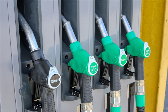 Die meisten klimaschädlichen Subventionen werden in Form von Steuervergünstigungen gewährt, z.B. für Diesel- und Dienstwagenprivileg © Alexander Fox | PlaNet Fox; Pixabay.com